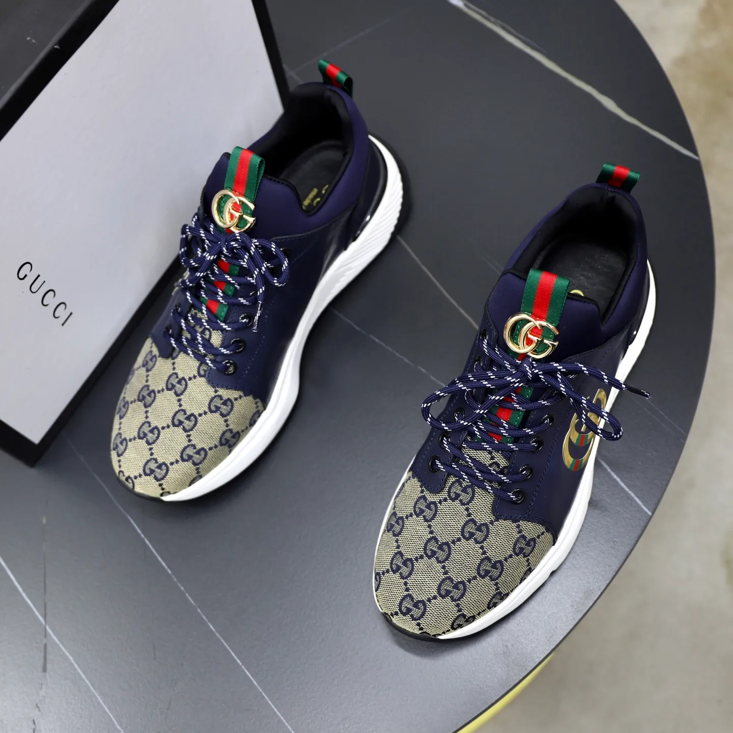 Ex-factory price: 462💰🙅‍♂️🙅‍♂️🙅‍♂️ Brand: GUCCI Standard code: 38-44 (45 customized) Grade: Same as the official website Material: Original material splicing Comfortable and breathable lining Lightweight and wear-resistant sports outsole Style category: Men's fashionable casual shoes Running sneakers Distinguished luxury brand elements Top luxury Color: actual picture color
